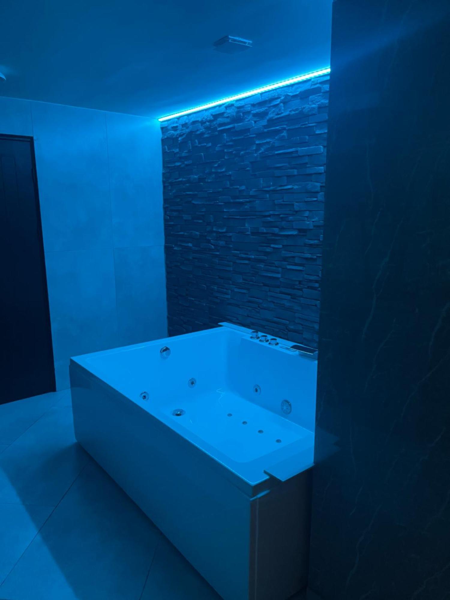 Jungle Romantic - Private Jacuzzi - Apartamento Bruselas